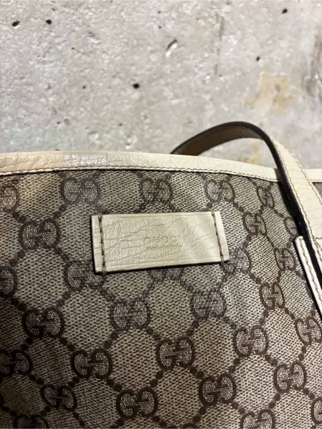 Gucci GG White Tote Bag image indicator(4)