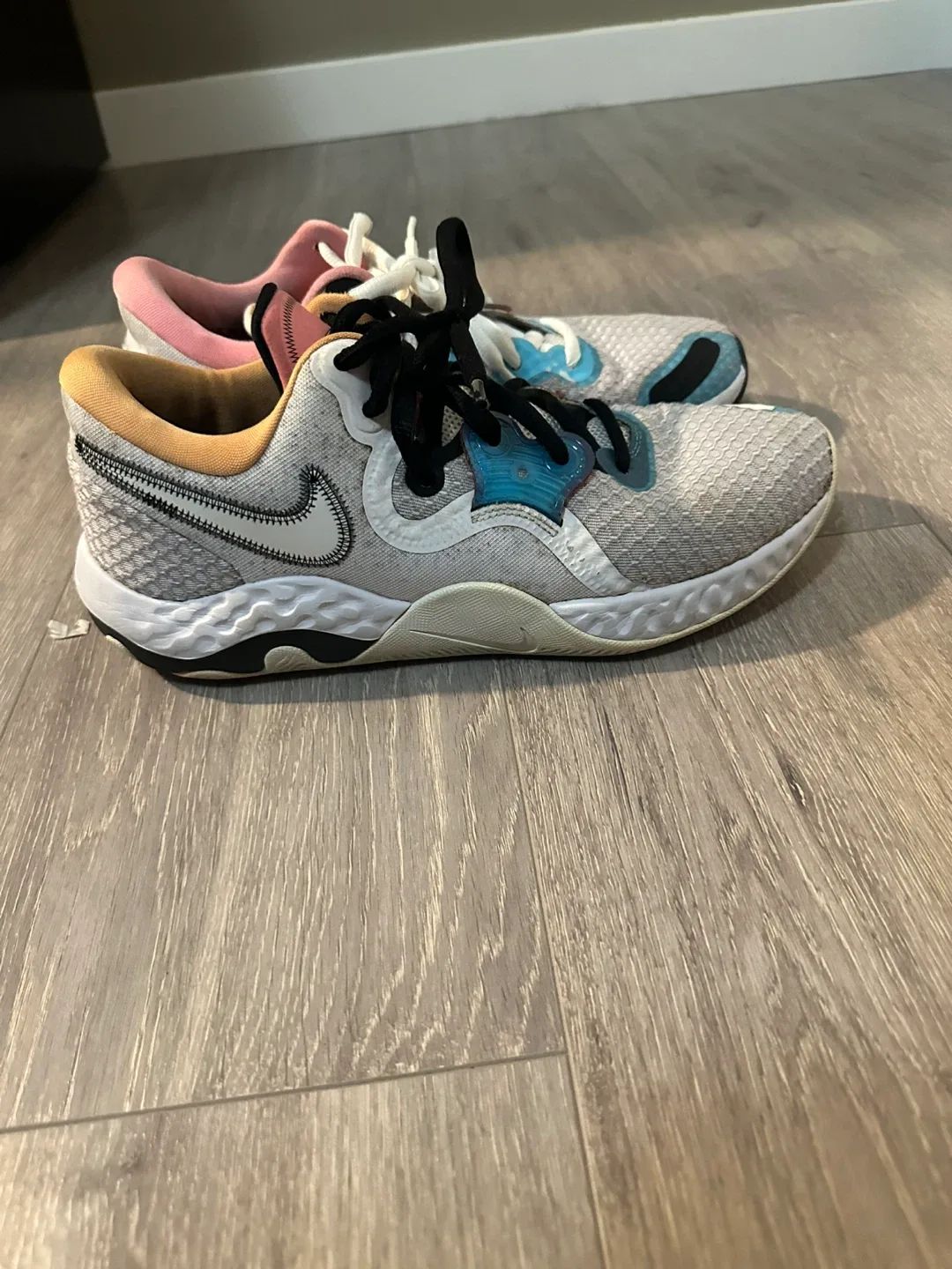 Nike Bugs Bunny Basketball shoes image indicator(2)