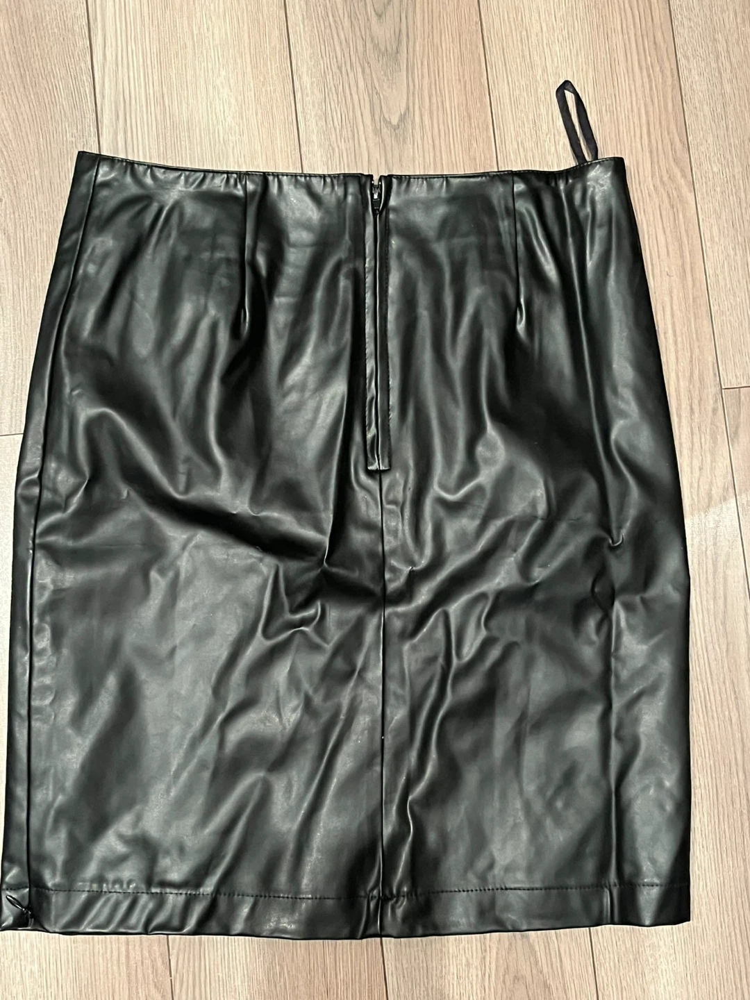 Le Chateau A-Line Faux Leather Skirt - Size 9 - photo 2