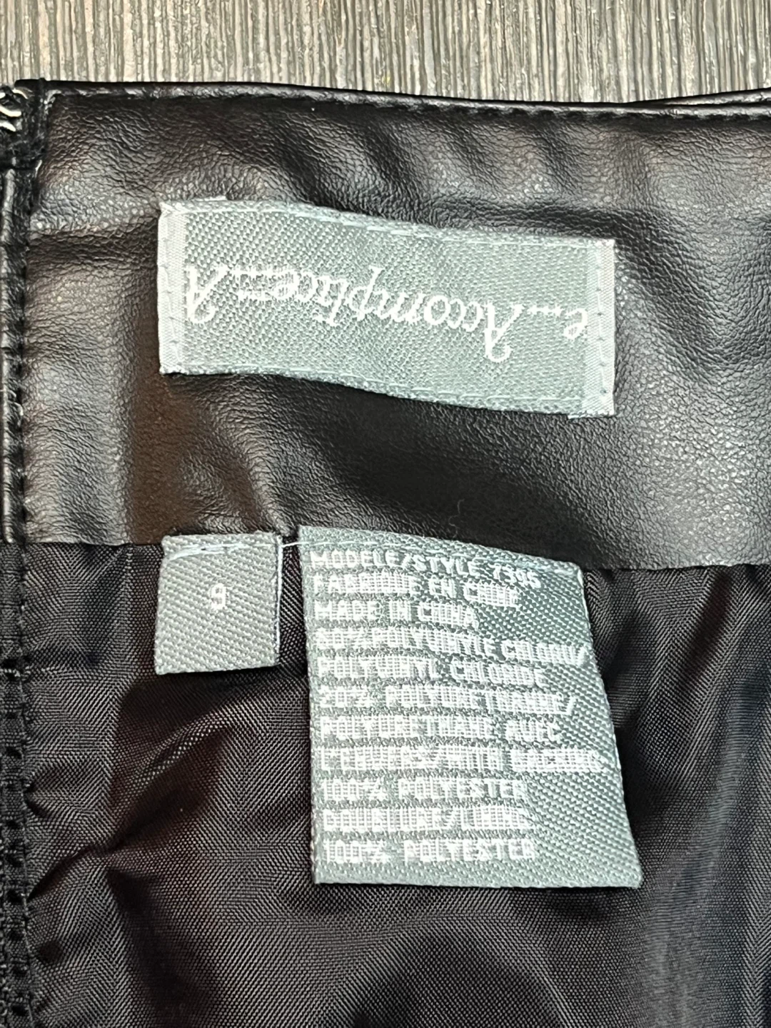 Le Chateau A-Line Faux Leather Skirt - Size 9 - photo 3