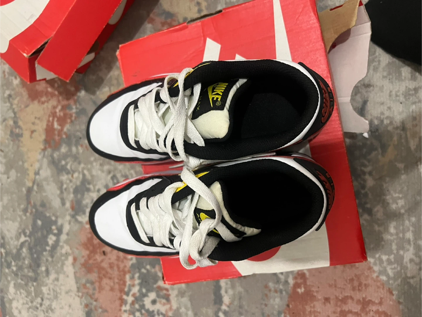 Nike Air Max 90 White/Black/Red/Yellow - Size 4.5Youth
