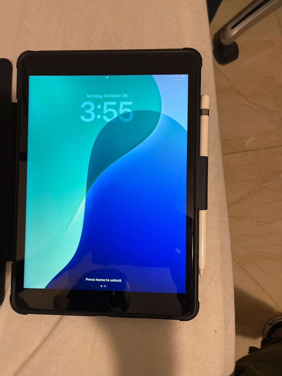 Apple iPad 9th Gen 64GB + Apple Pencil image indicator(2)