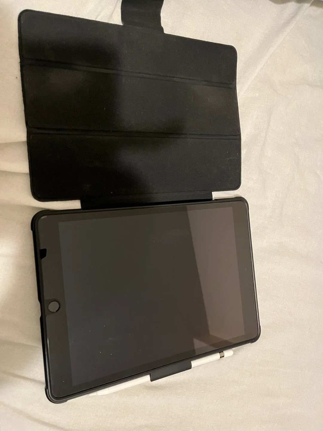 Apple iPad 9th Gen 64GB + Apple Pencil image indicator(7)