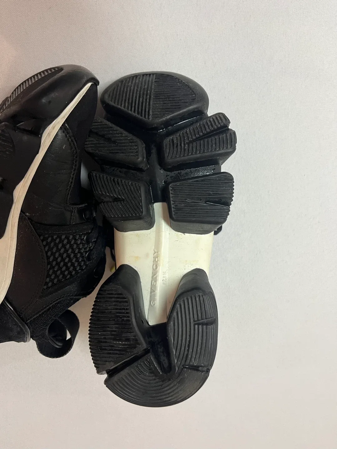 5 or 5.5 Ladies Givenchy Jaw Designer Sneakers image indicator(5)