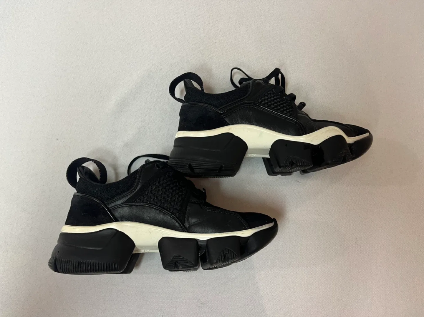 5 or 5.5 Ladies Givenchy Jaw Designer Sneakers thumbnail