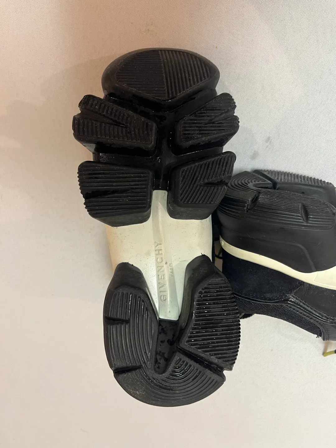 5 or 5.5 Ladies Givenchy Jaw Designer Sneakers image indicator(6)