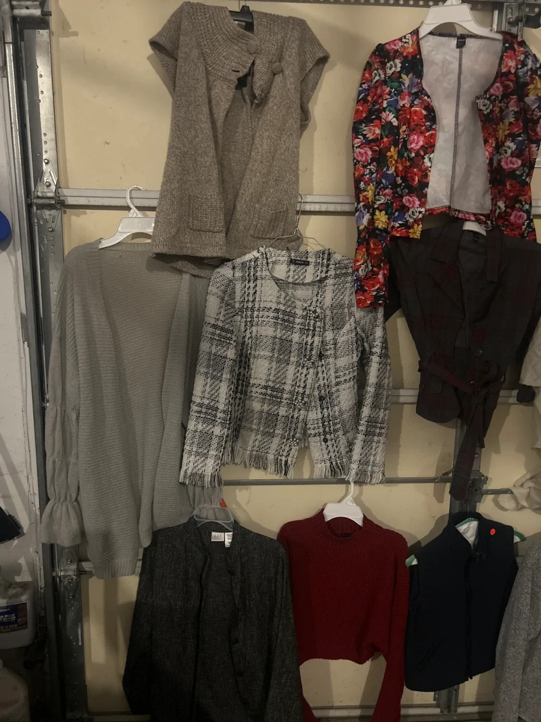 Assorted Women's Cardigans and Sweaters image indicator(2)