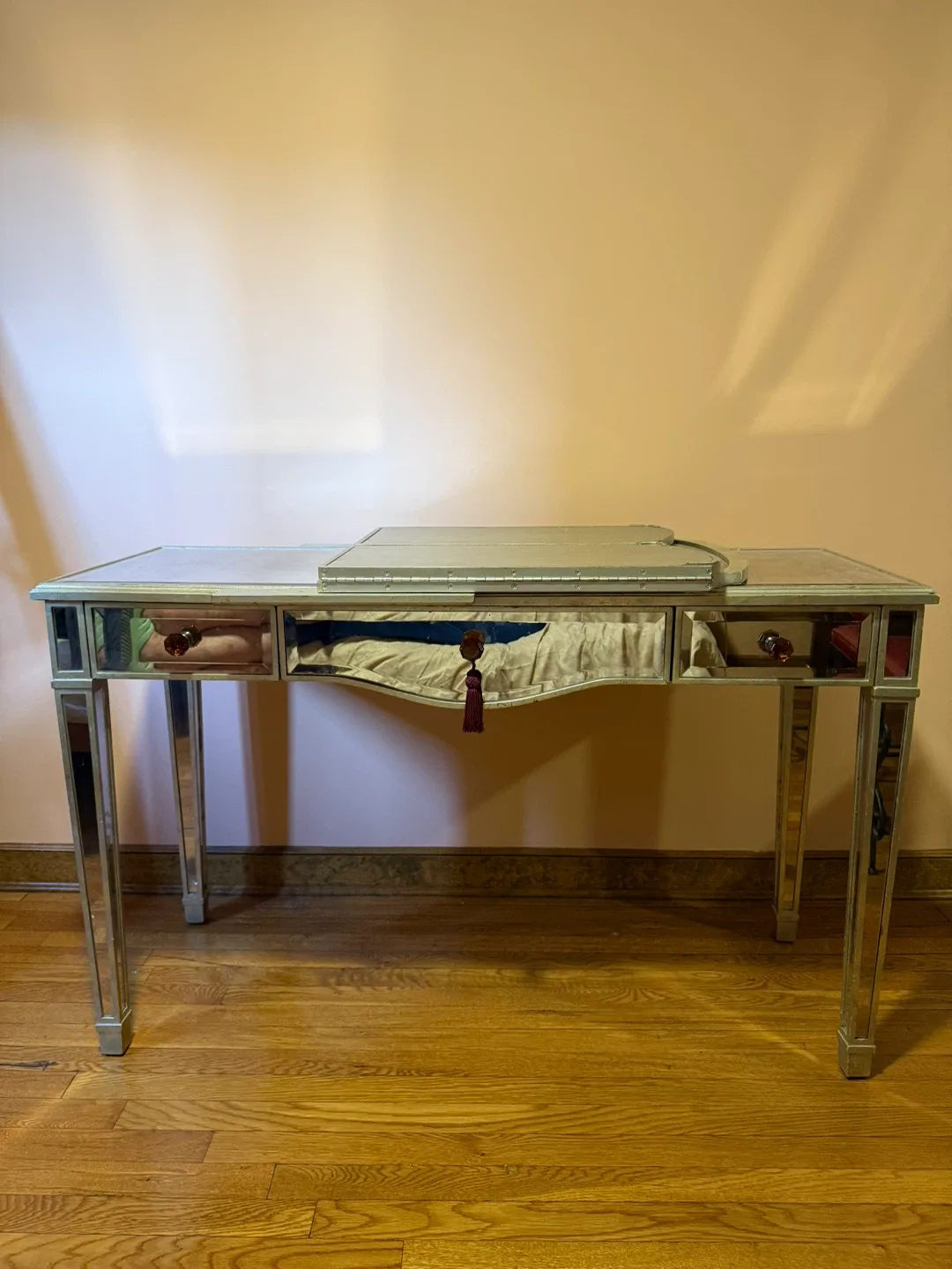 Mirrored Vanity Desk with Tri-Fold Mirror image indicator(2)