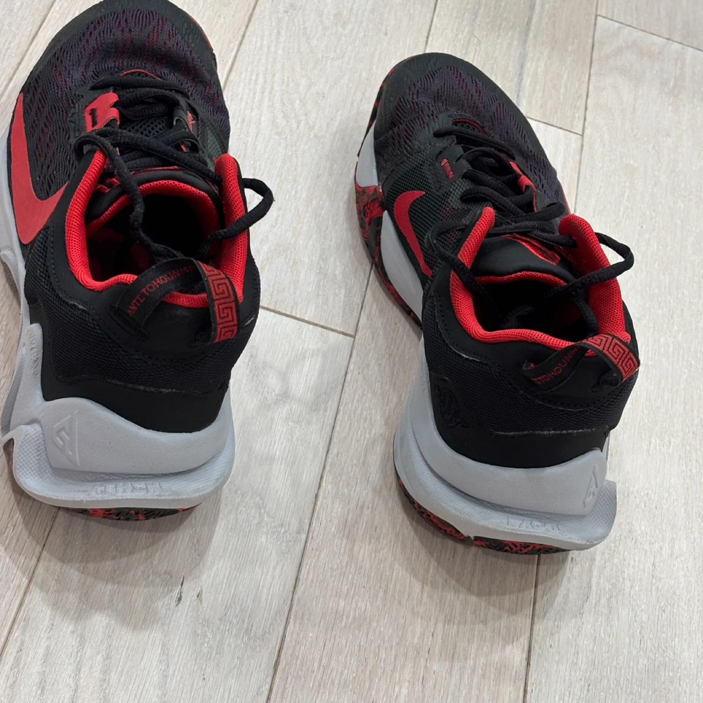 Nike Giannis Immortality 2 Basketball Shoes size 9.5 image indicator(4)