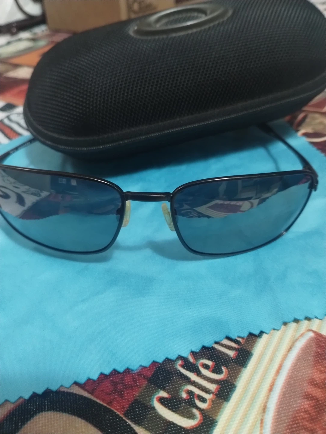 Oakley Sunglasses with Case - photo 2