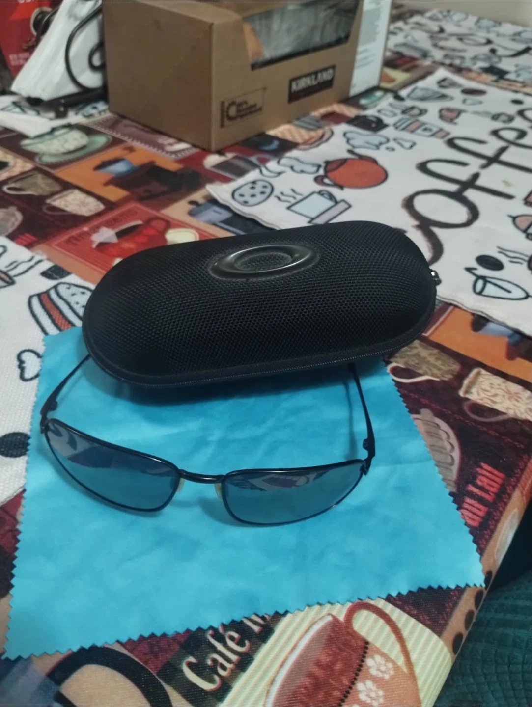 Oakley Sunglasses with Case - photo 4