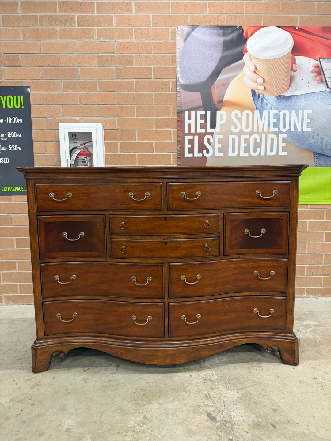 Thoamsville 10 drawers Dresser