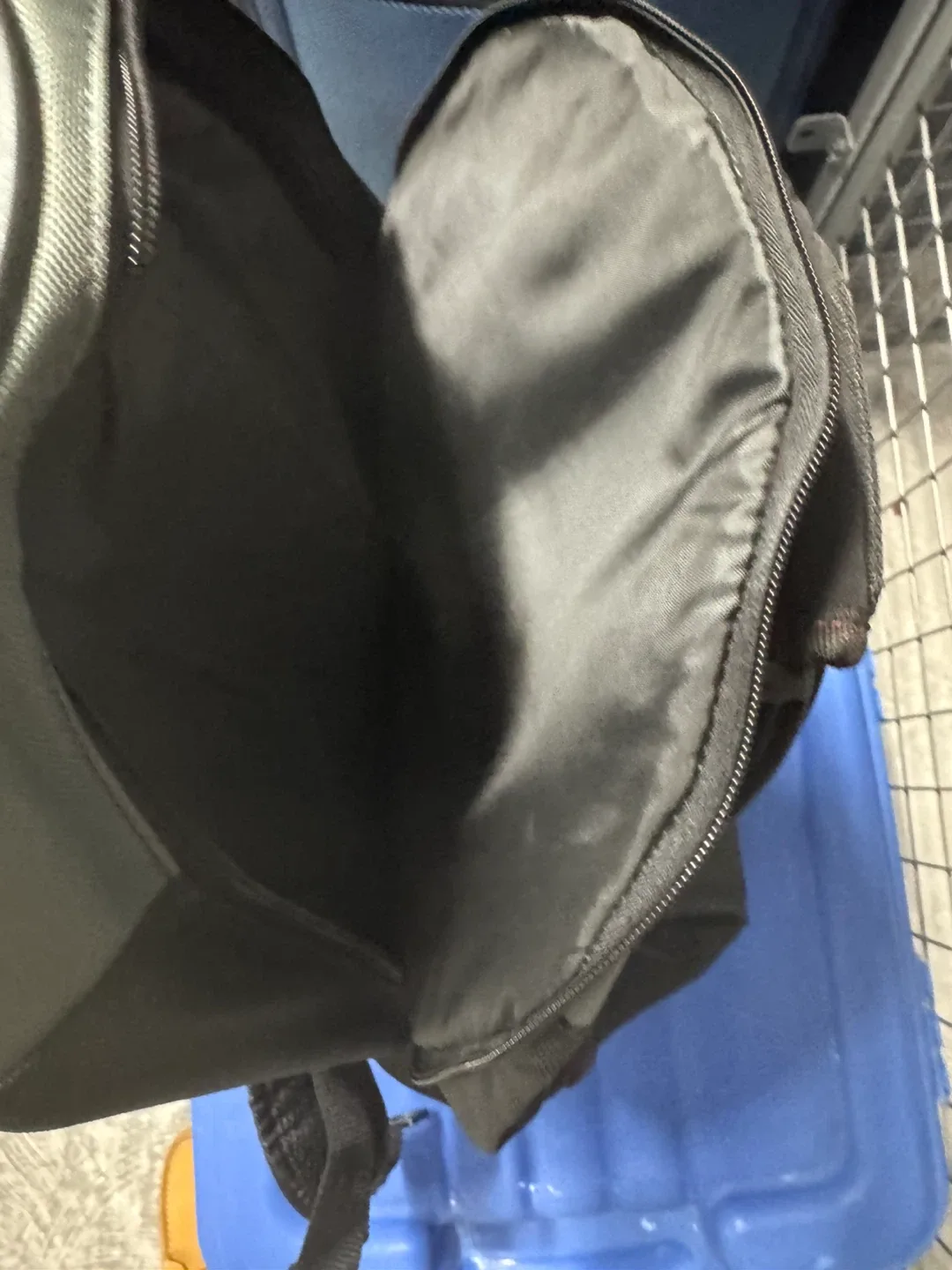 Targus Rolling Backpack - Black image indicator(4)