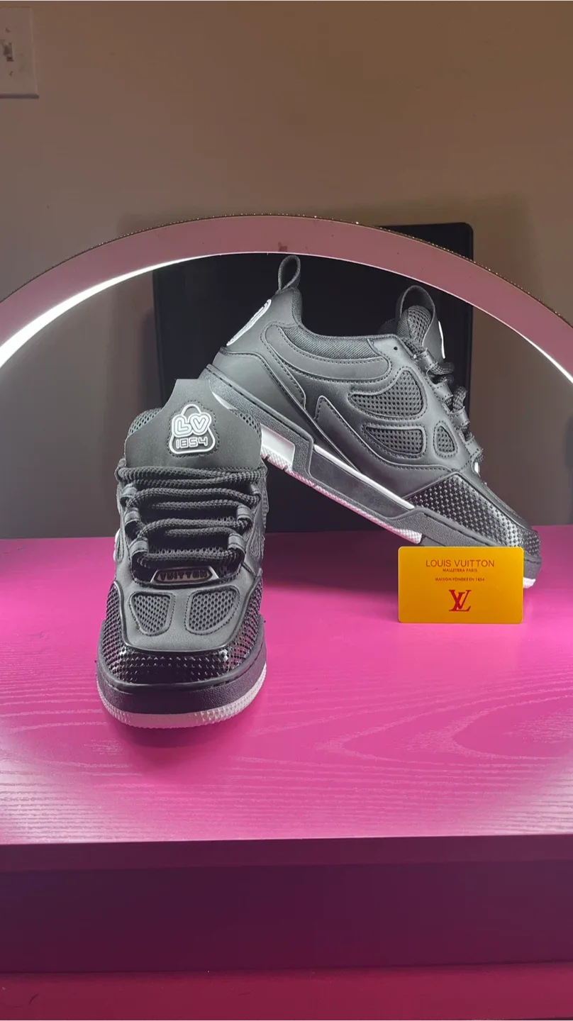 Louis Vuitton Black Leather Sneakers image indicator(2)