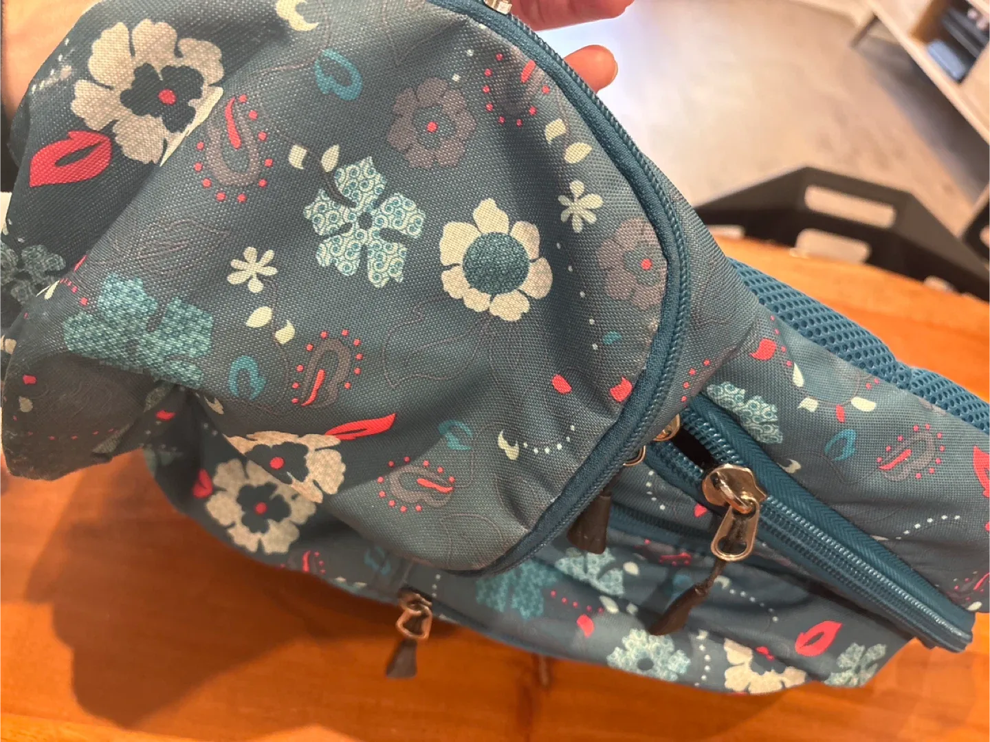 Roots Floral large Backpack image indicator(4)