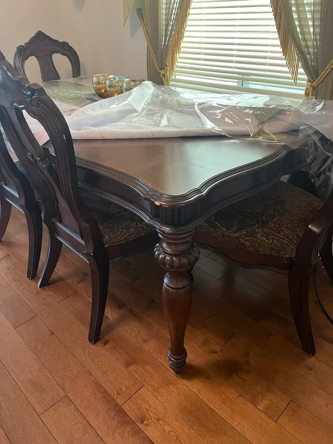 Ornate 6 Chairs Dining & Sofa Set image indicator(3)