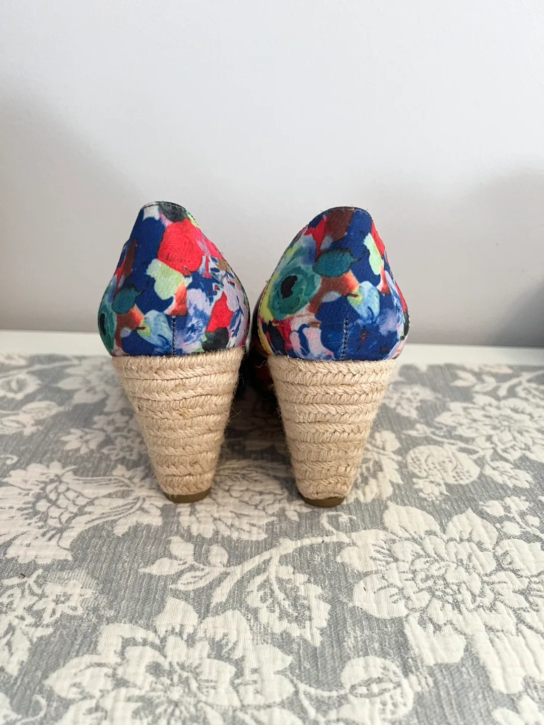 NEW Floral Wedge Heels - Size 7 image indicator(3)