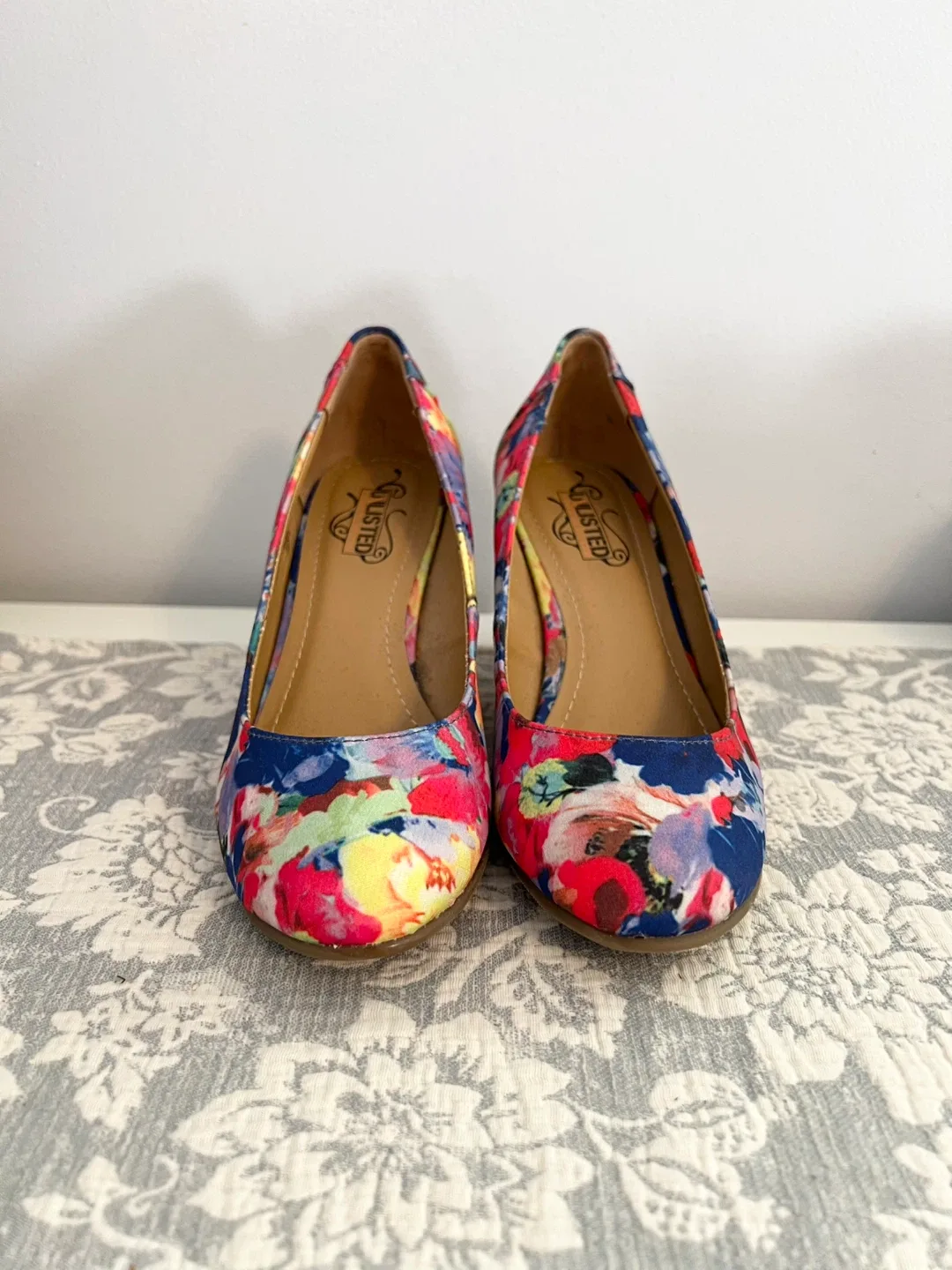 NEW Floral Wedge Heels - Size 7 image indicator(2)