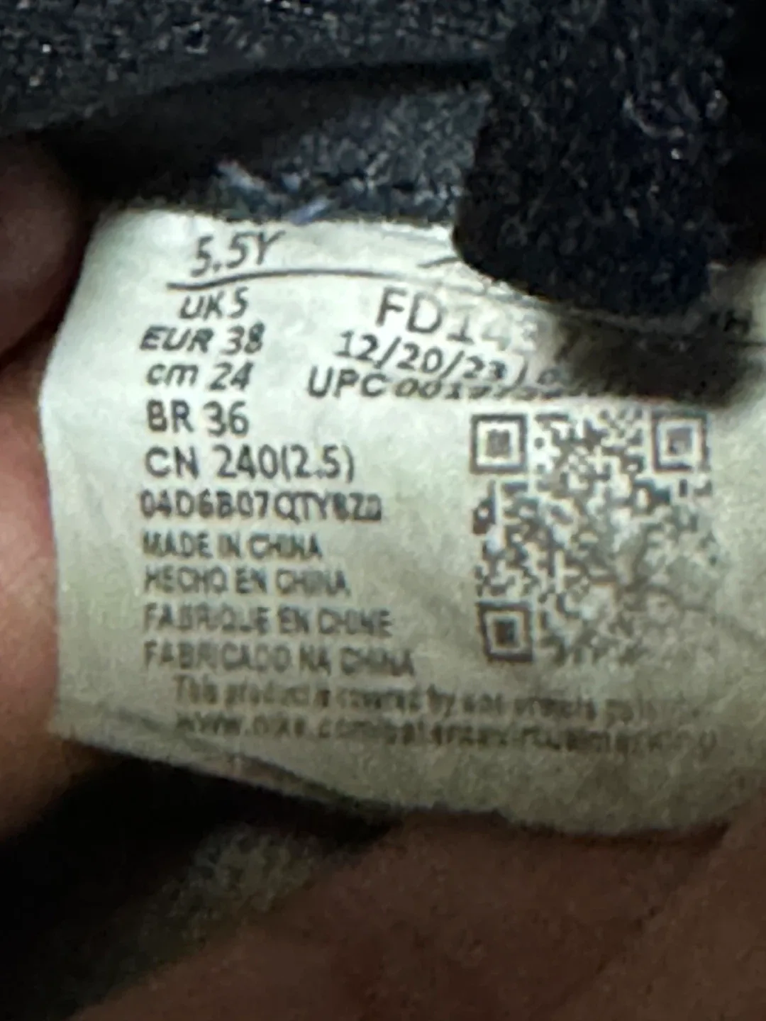 Nike Air Jordan 1 High, Size 5.5Y image indicator(2)