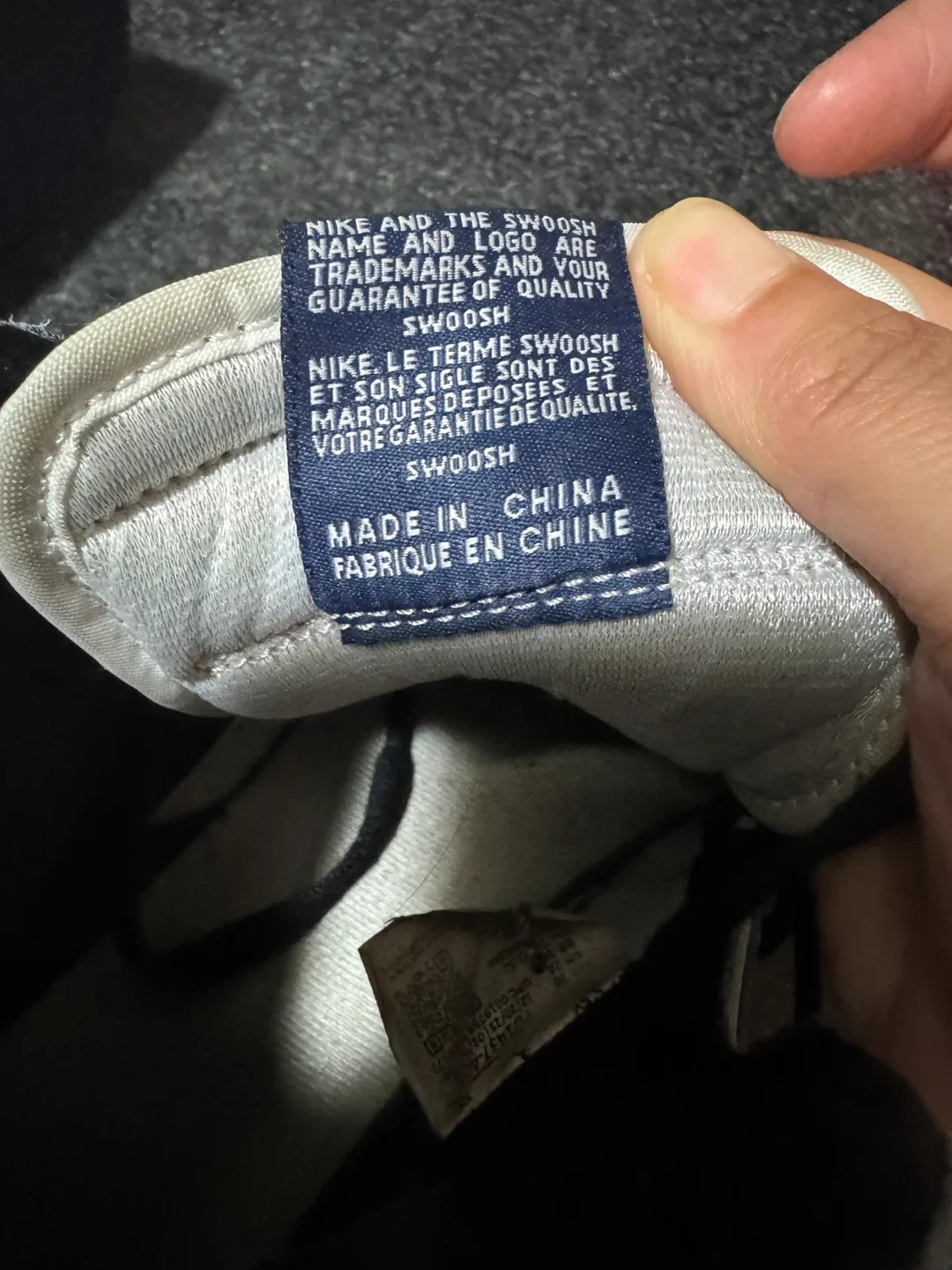 Nike Air Jordan 1 High, Size 5.5Y image indicator(3)