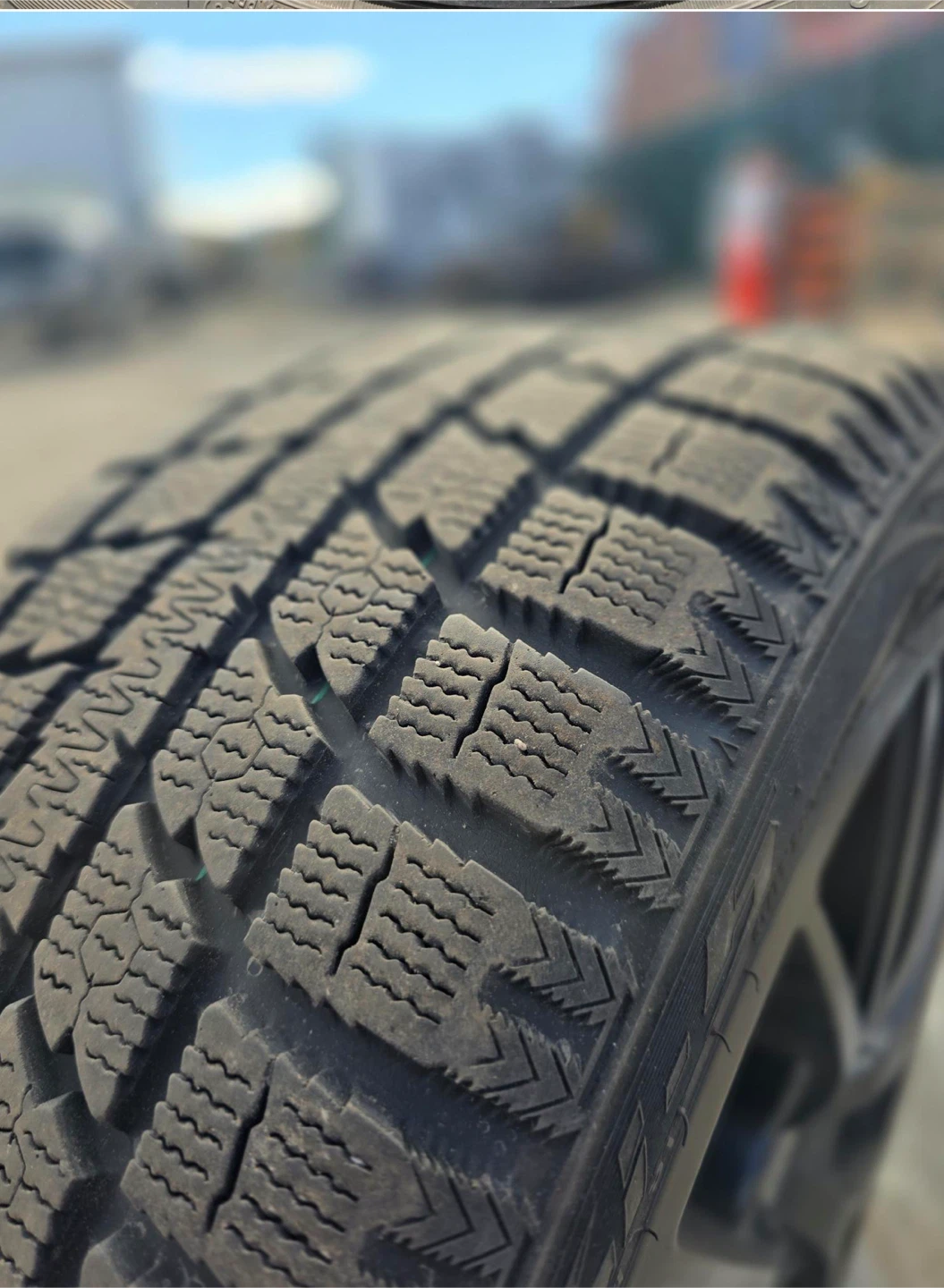 Toyo Observe GSi-5 Winter Tires & Black Alloy Rims – Like New!