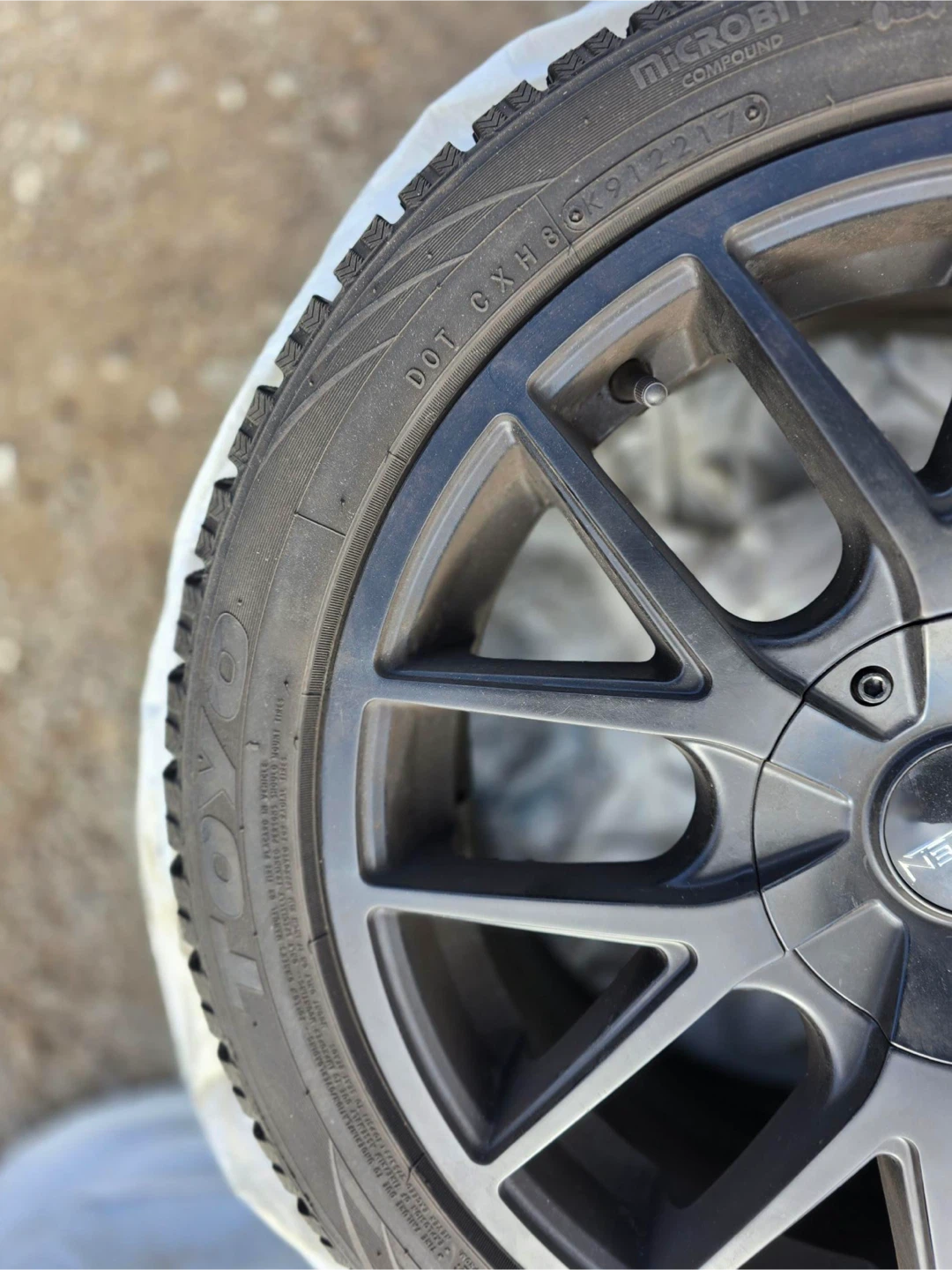 Toyo Observe GSi-5 Winter Tires & Black Alloy Rims – Like New! - photo 3