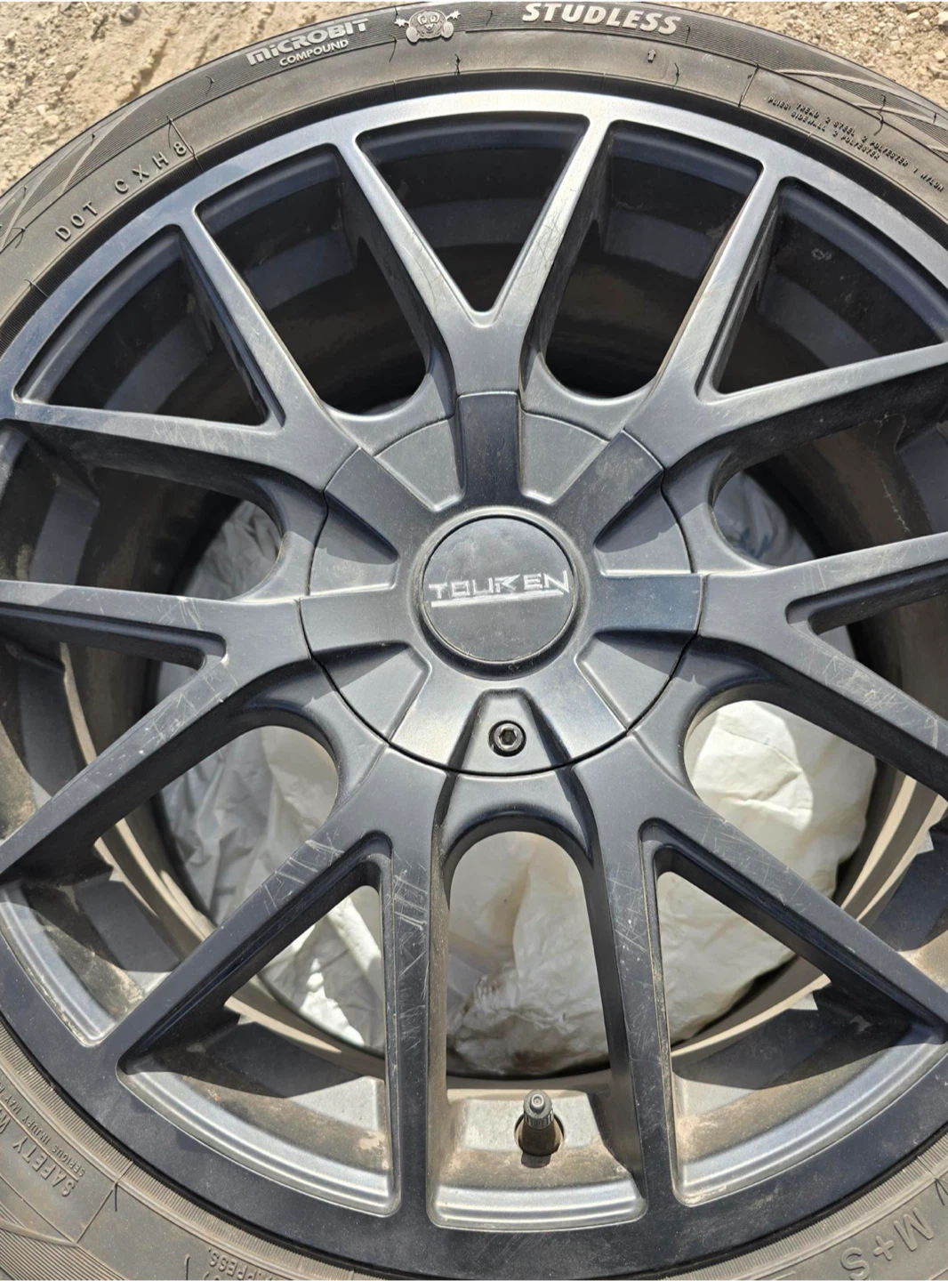 Toyo Observe GSi-5 Winter Tires & Black Alloy Rims – Like New! - photo 2