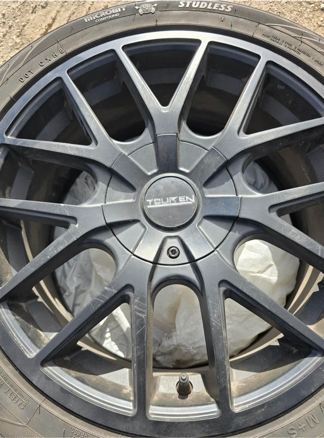 Toyo Observe GSi-5 Winter Tires & Black Alloy Rims – Like New! image indicator(2)