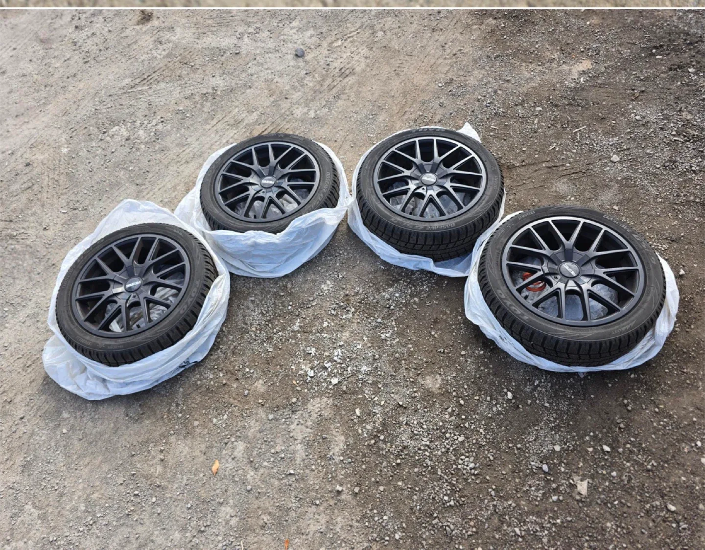 Toyo Observe GSi-5 Winter Tires & Black Alloy Rims – Like New! image indicator(5)