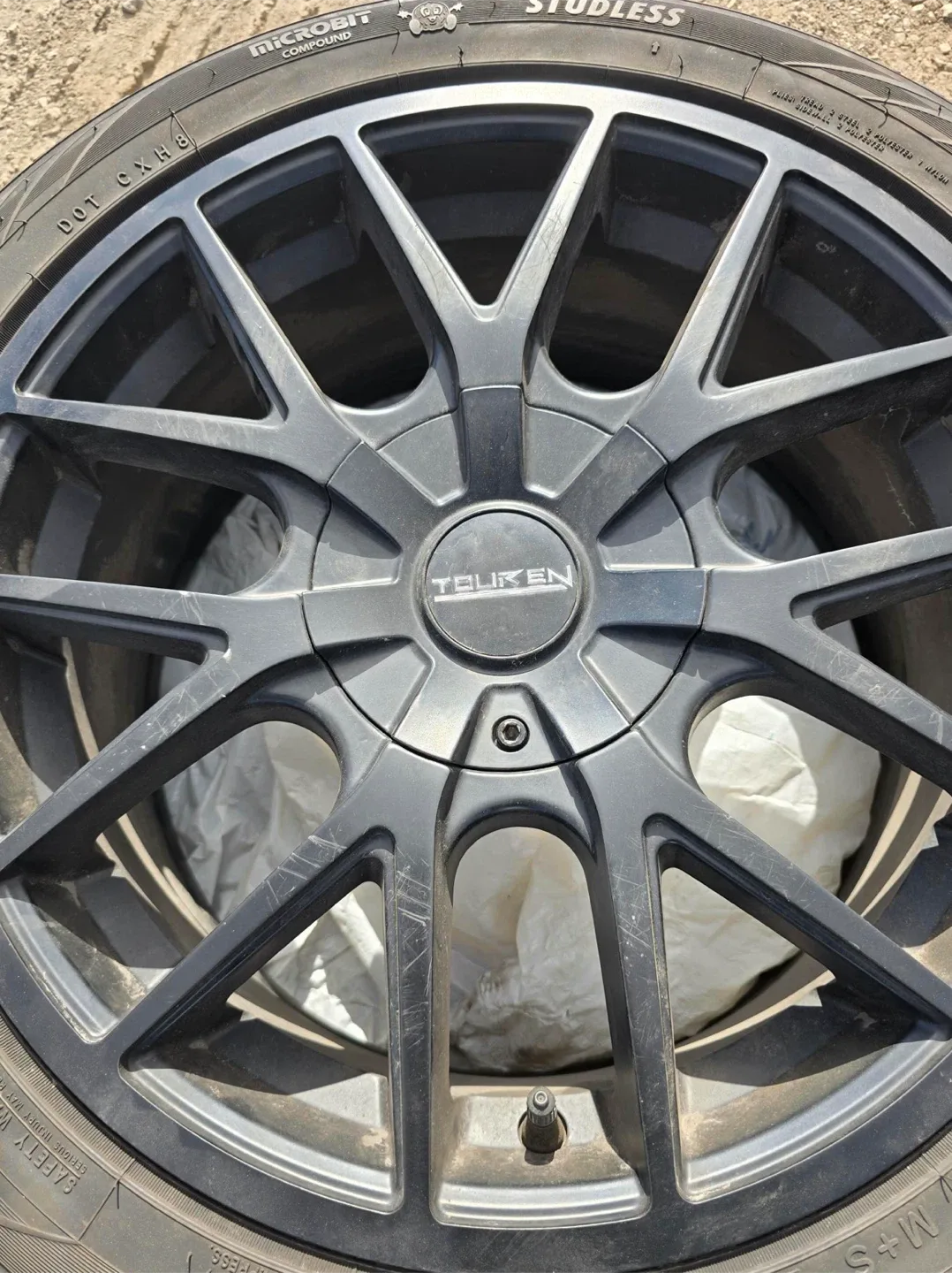 Toyo Observe GSi-5 Winter Tires & Black Alloy Rims – Like New! image indicator(7)