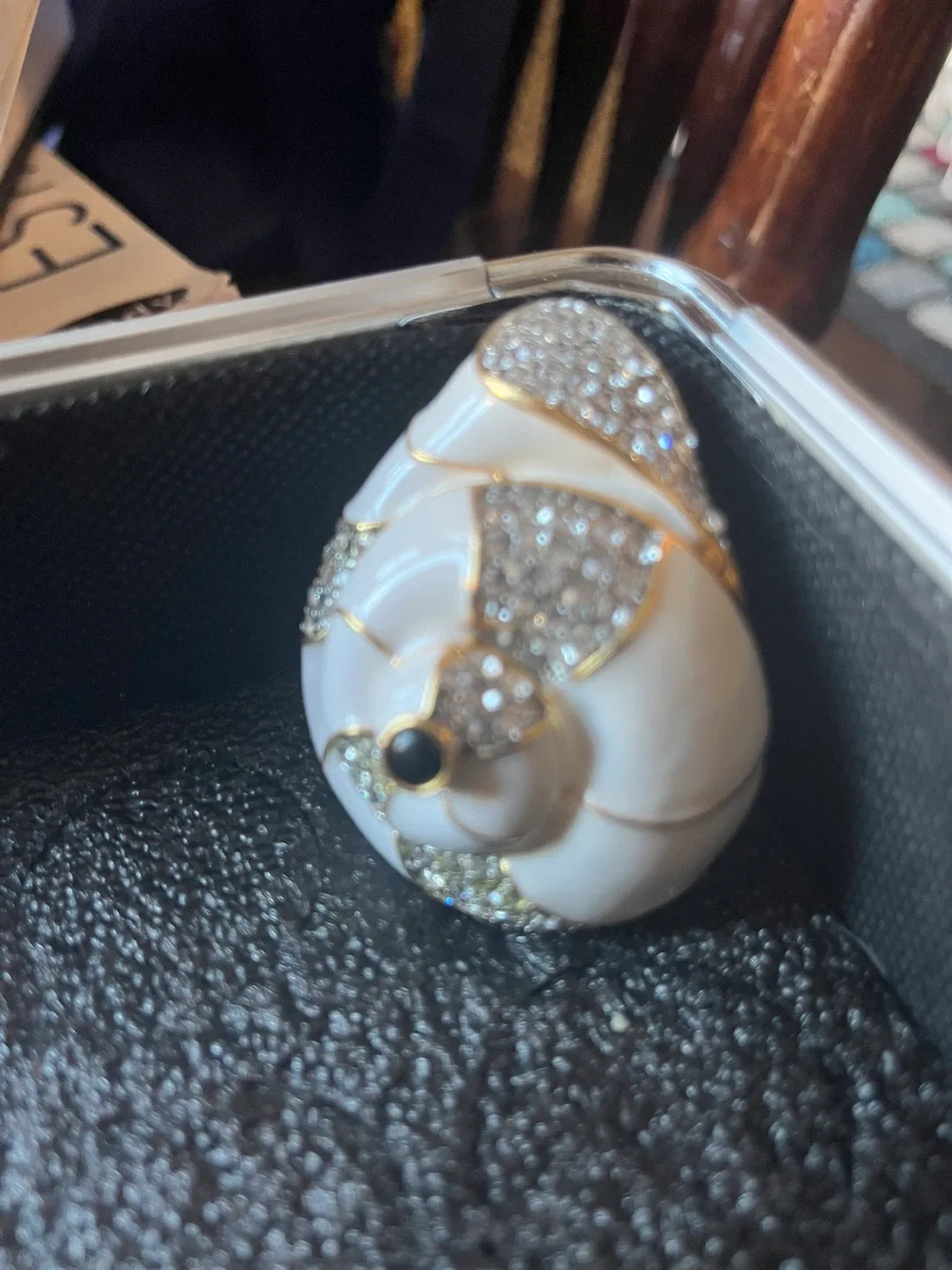 Vintage Shell Brooch with Rhinestones image indicator(4)