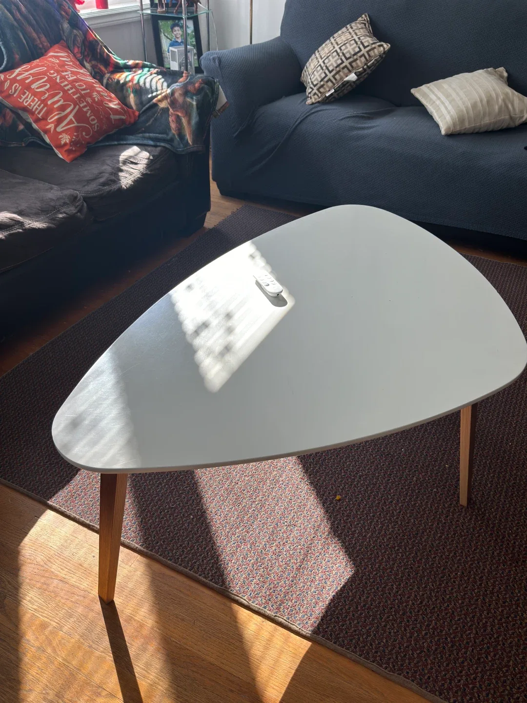 White Triangular Coffee Table image indicator(2)