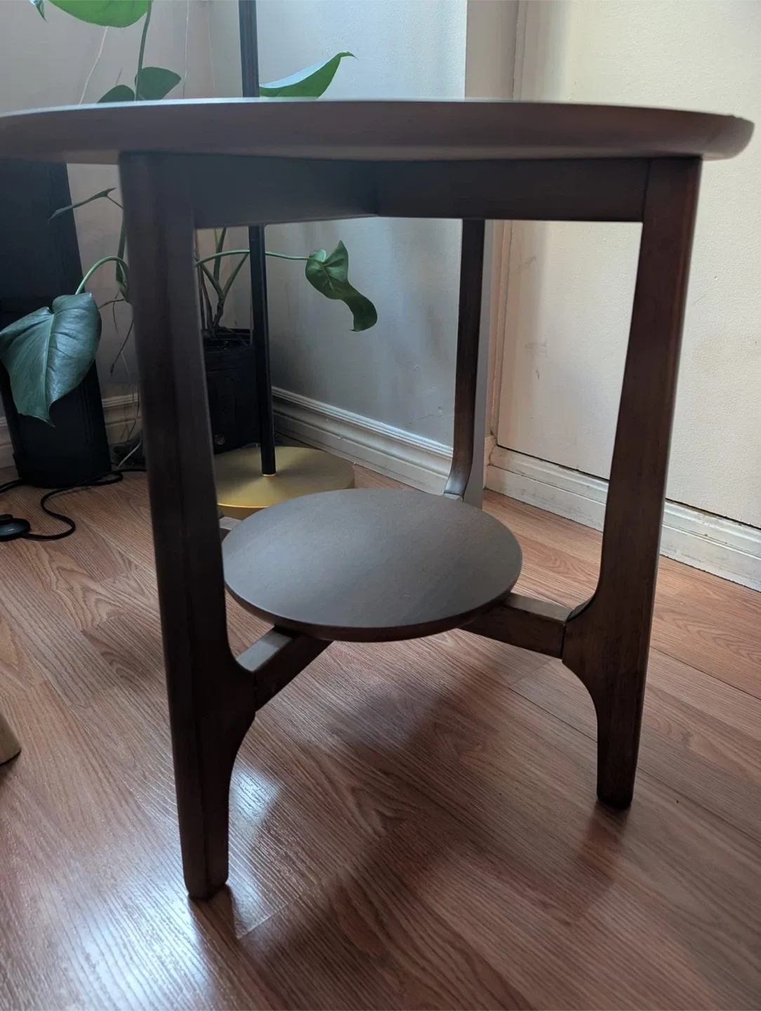 Structube Walnut Round Side Table image indicator(2)