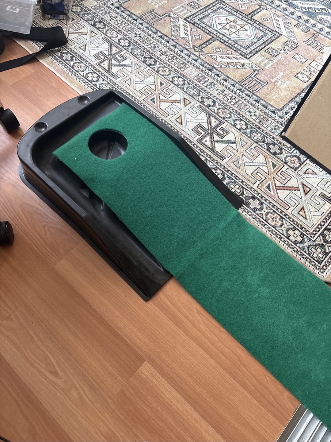 Golf putting felt track