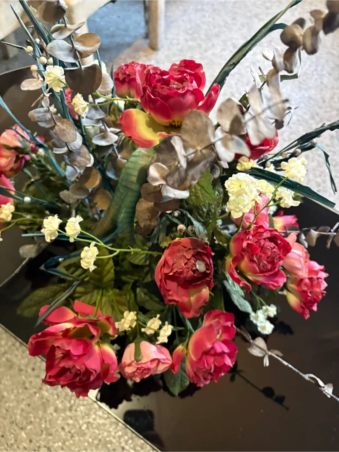 Floral Arrangement - Red Roses image indicator(4)