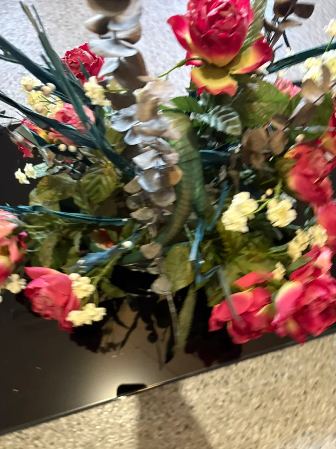 Floral Arrangement - Red Roses image indicator(2)