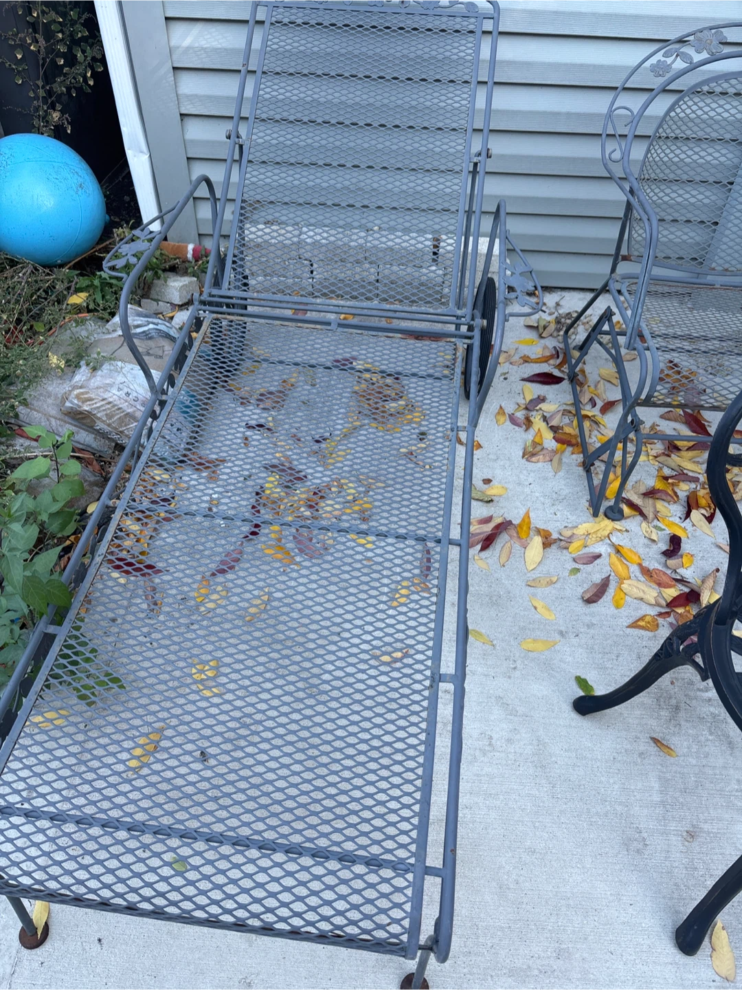 Wrought iron patio set 4 pieces. (Best offer)