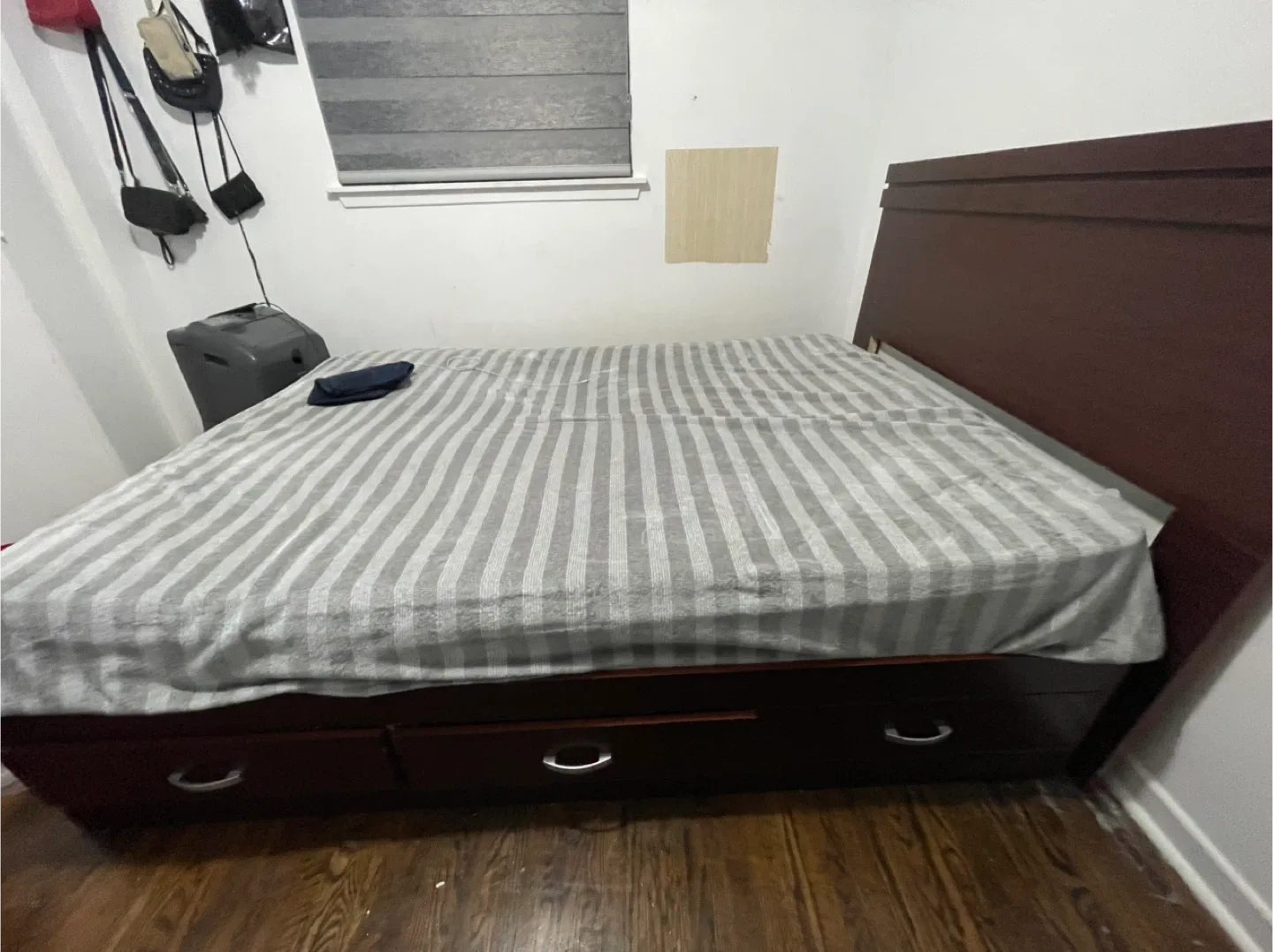 Queen Size Bed Frame with Storage image indicator(3)