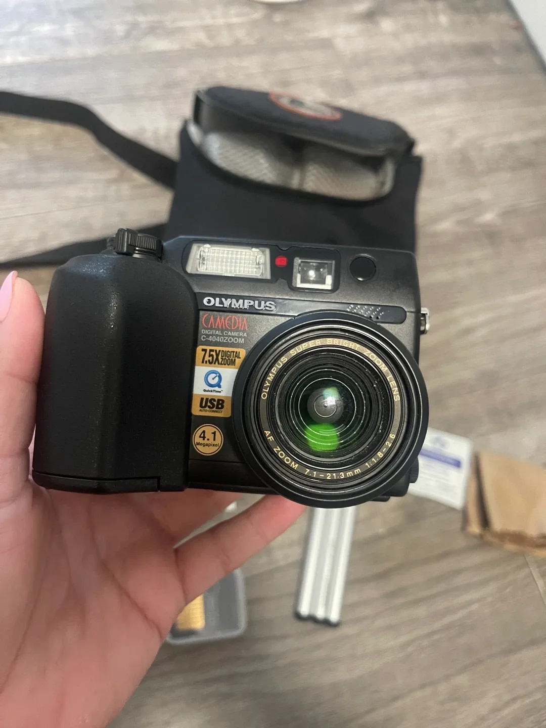 Olympus C-4040 Zoom Digital Camera thumbnail