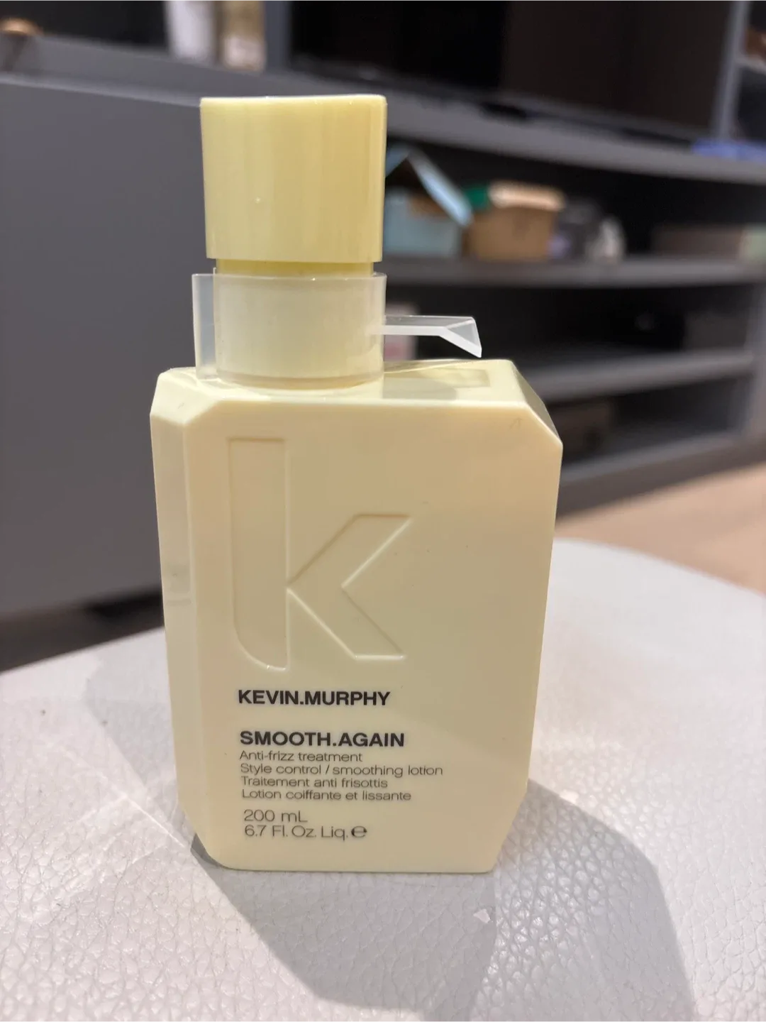 Kevin Murphy SMOOTH.AGAIN Anti-Frizz Treatment thumbnail