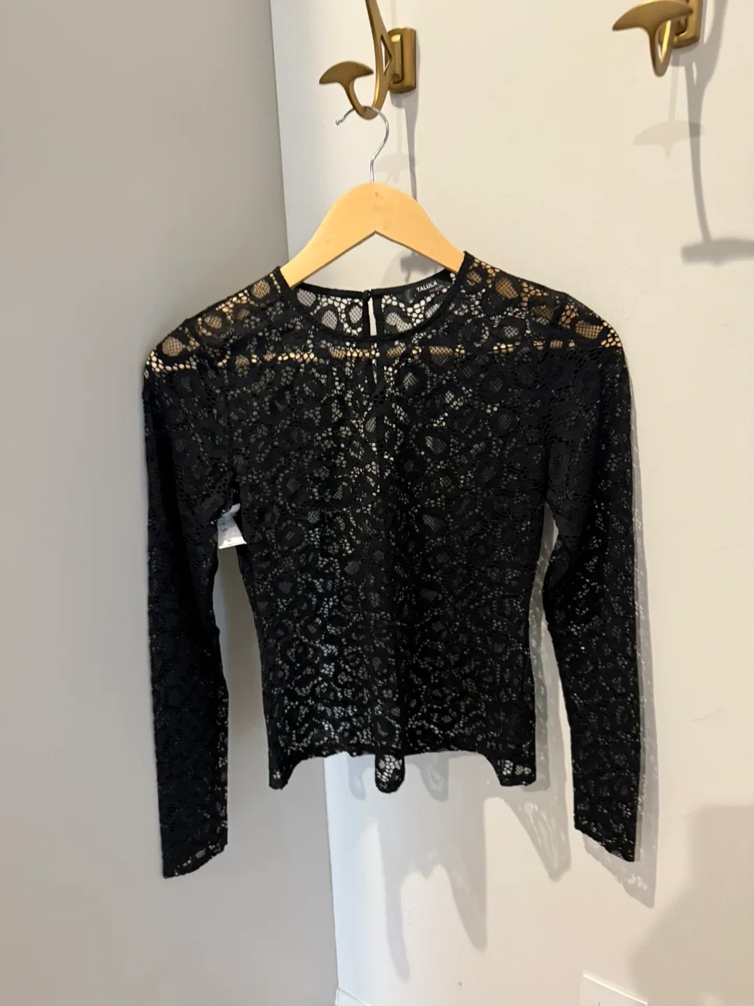 New Aritzia lace top - woman’s size small image indicator(2)