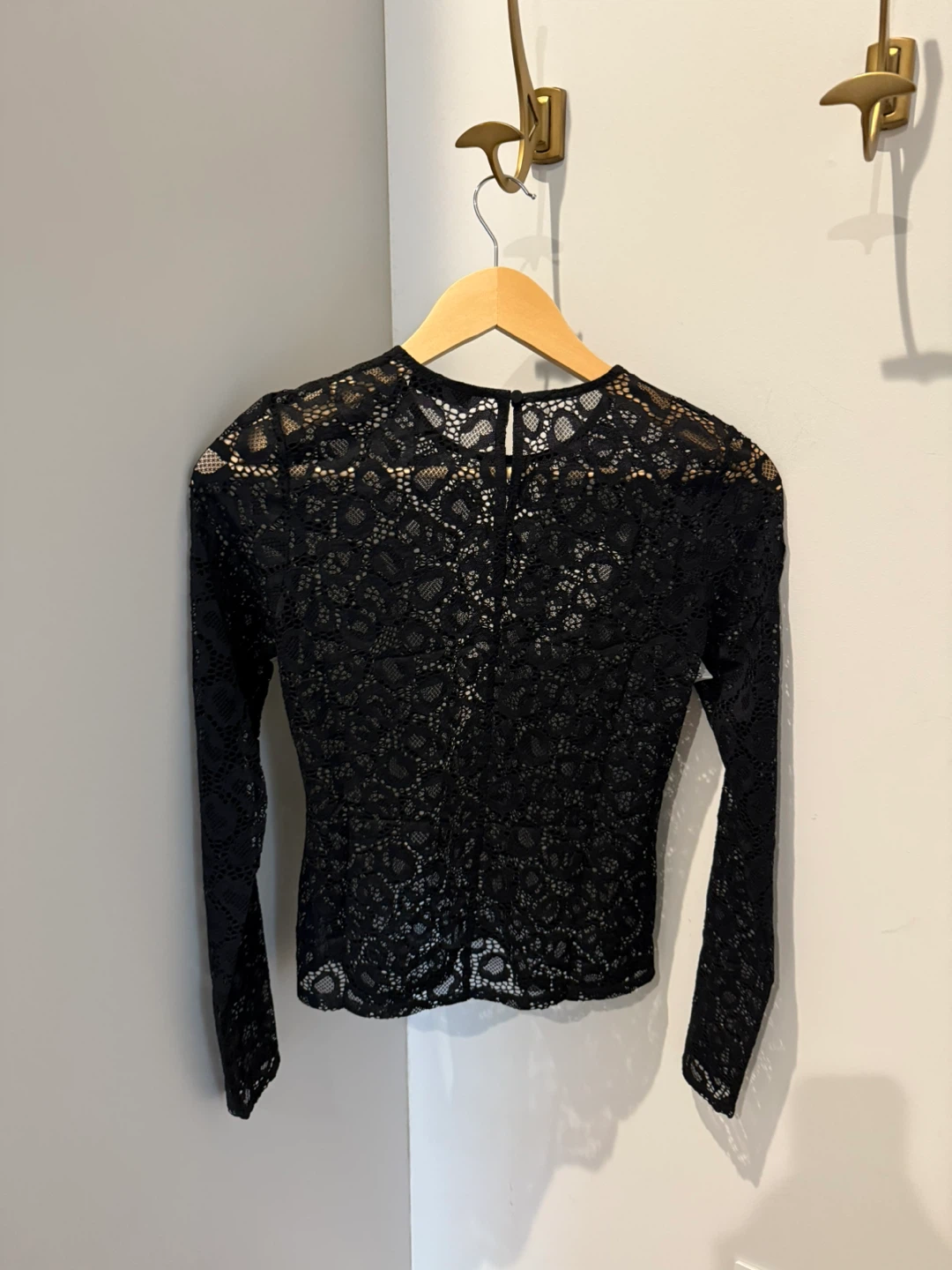 New Aritzia lace top - woman’s size small