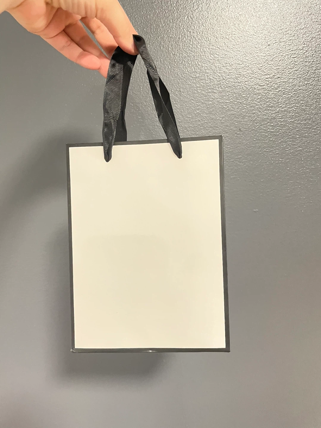 Small Gift Bag with Black Handles - photo 2
