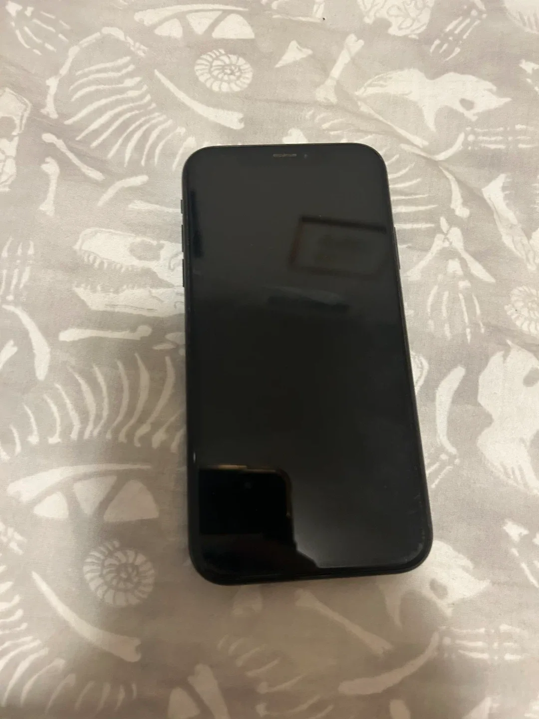 iPhone XR Black image indicator(3)