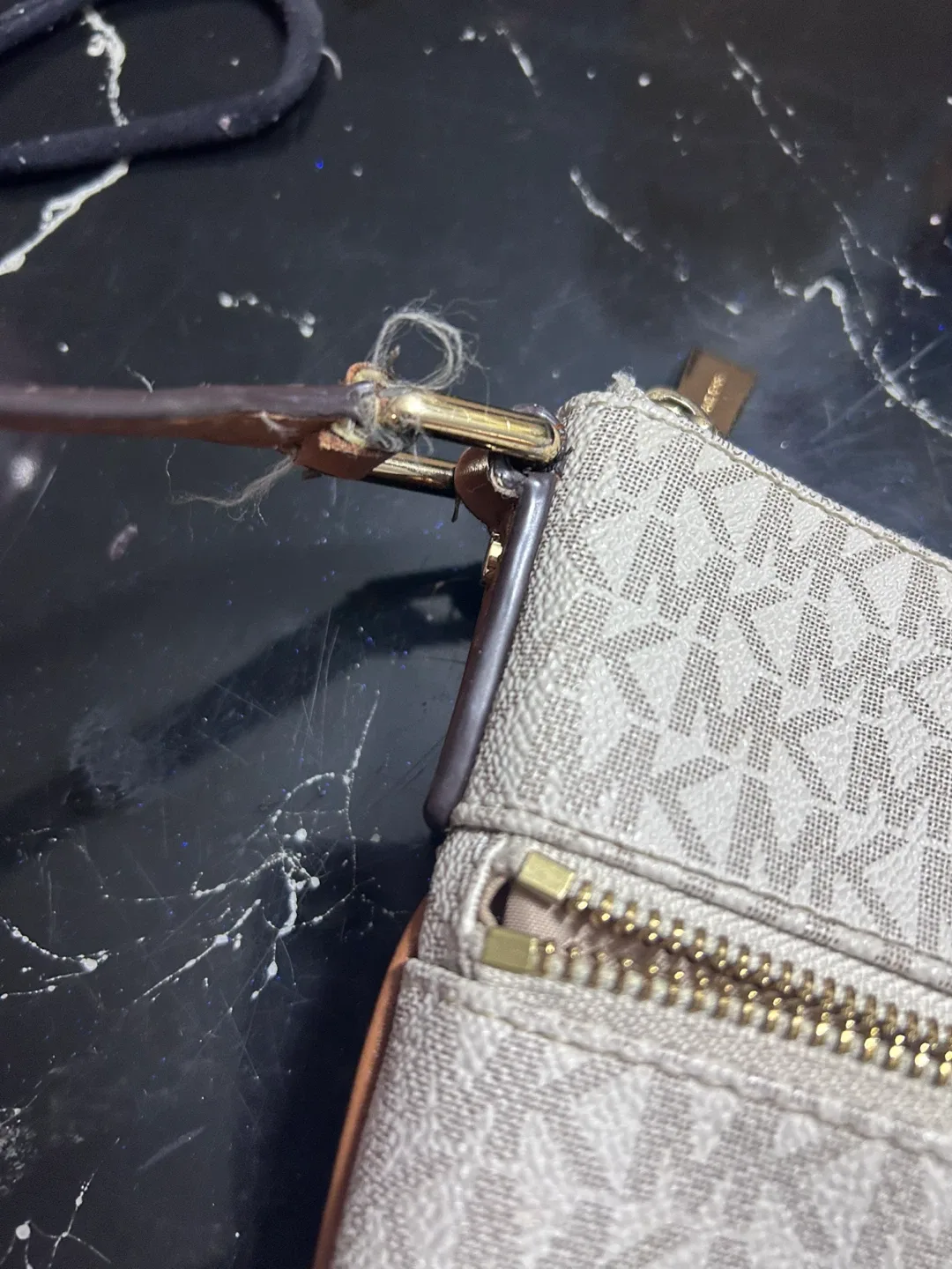 Michael Kors Crossbody Bag image indicator(3)