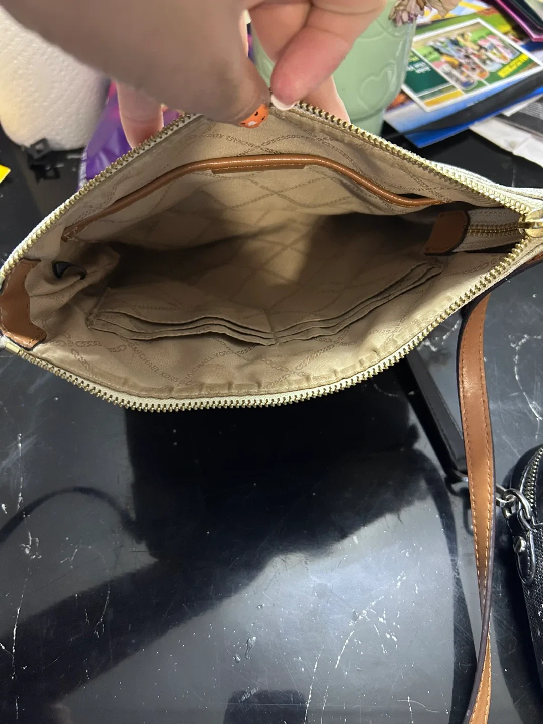 Michael Kors Crossbody Bag image indicator(5)