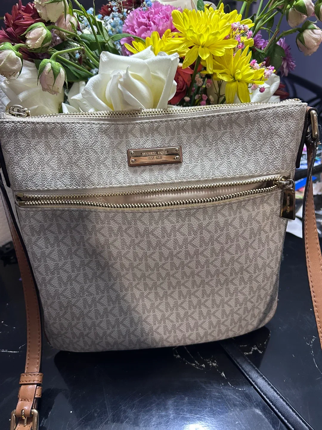 Michael Kors Crossbody Bag image indicator(4)