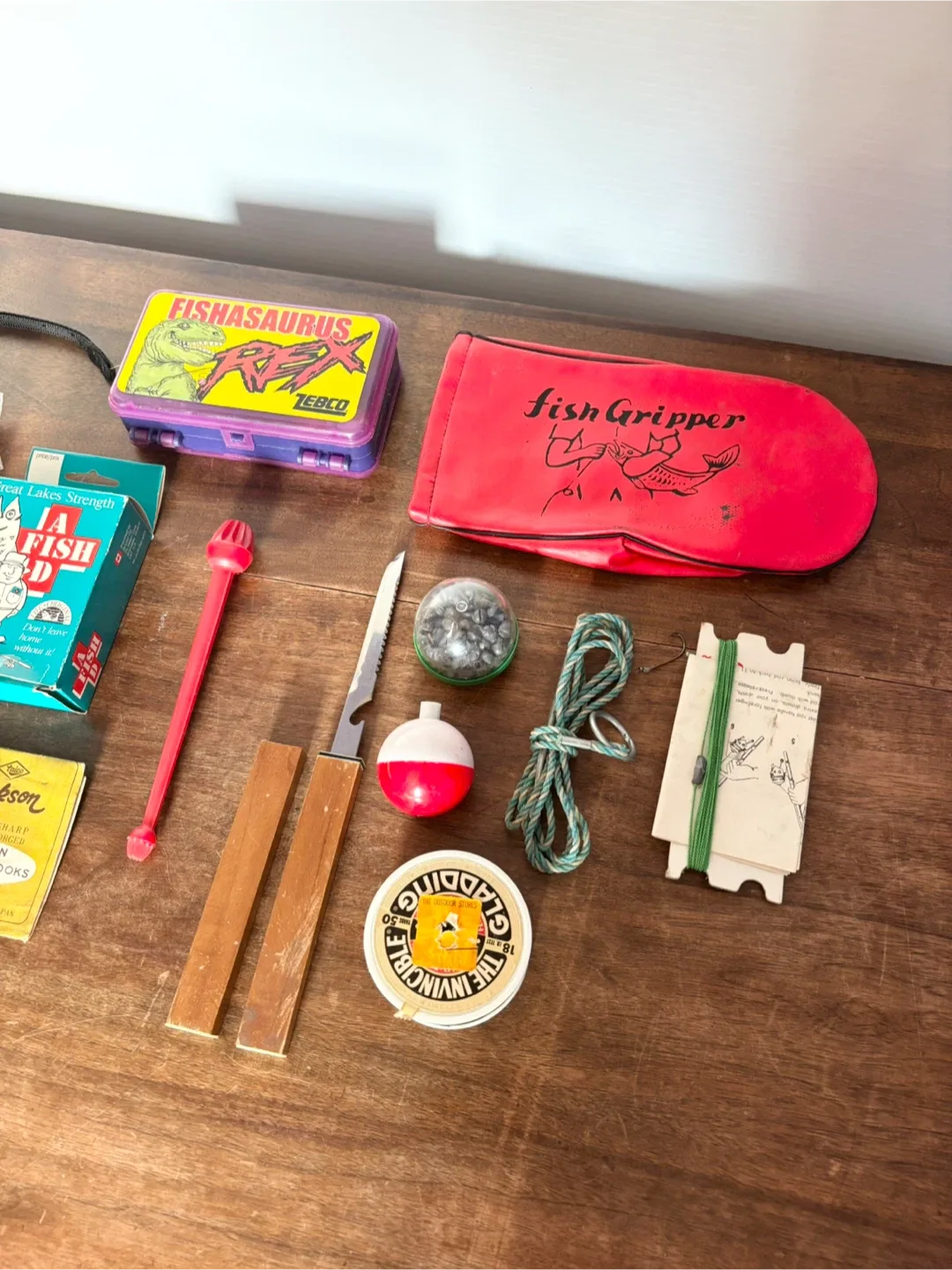 Vintage old pal plastic fishing tackle box image indicator(4)