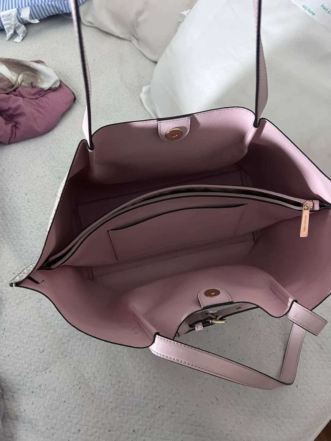 Michael Kors  blush Emilia large logo Tote Bag image indicator(6)