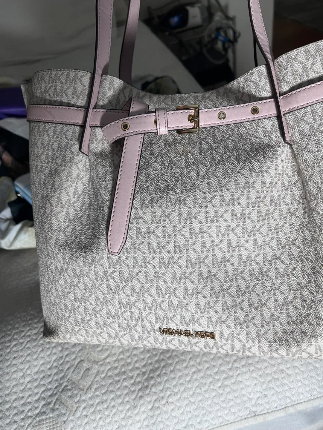 Michael Kors  blush Emilia large logo Tote Bag image indicator(7)